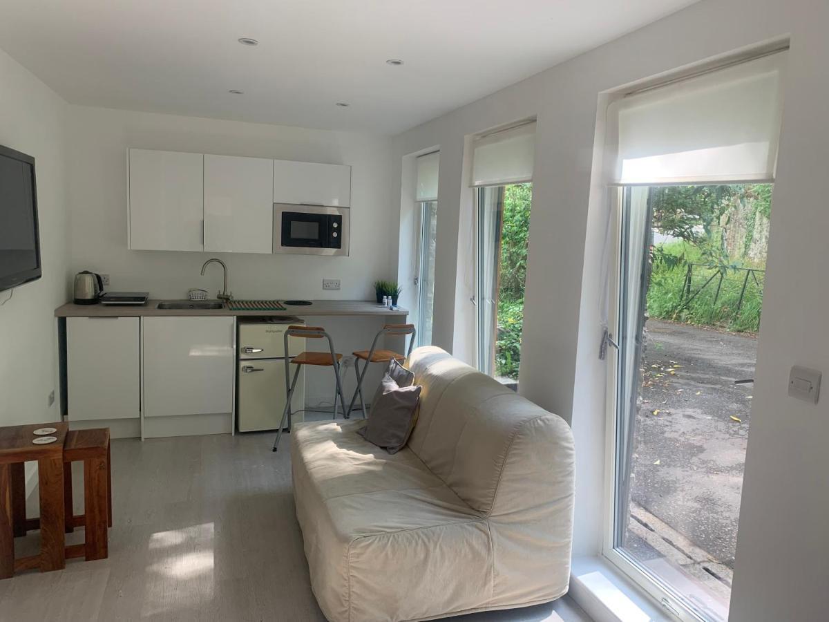1-Bedroom Apartment Next To University Bridge of Allan Kültér fotó