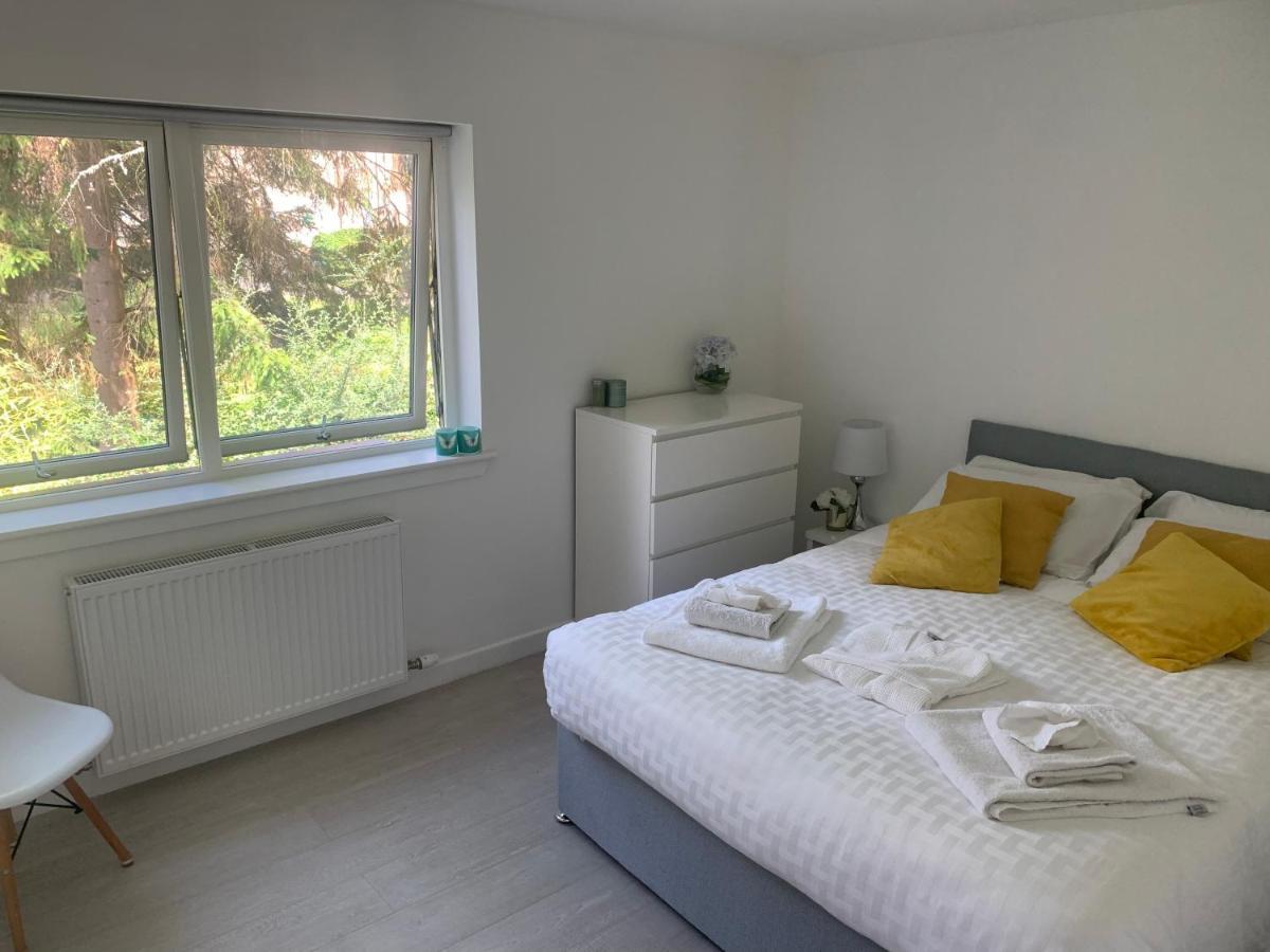 1-Bedroom Apartment Next To University Bridge of Allan Kültér fotó